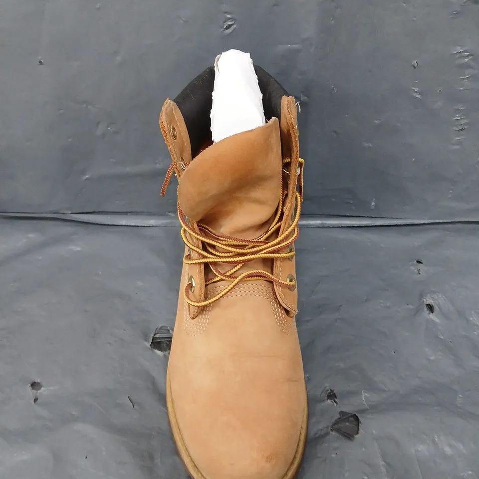 PAIR OF TIMBERLAND LEATHER WALKING BOOTS IN TAN - SIZE UNSPECIFIED 