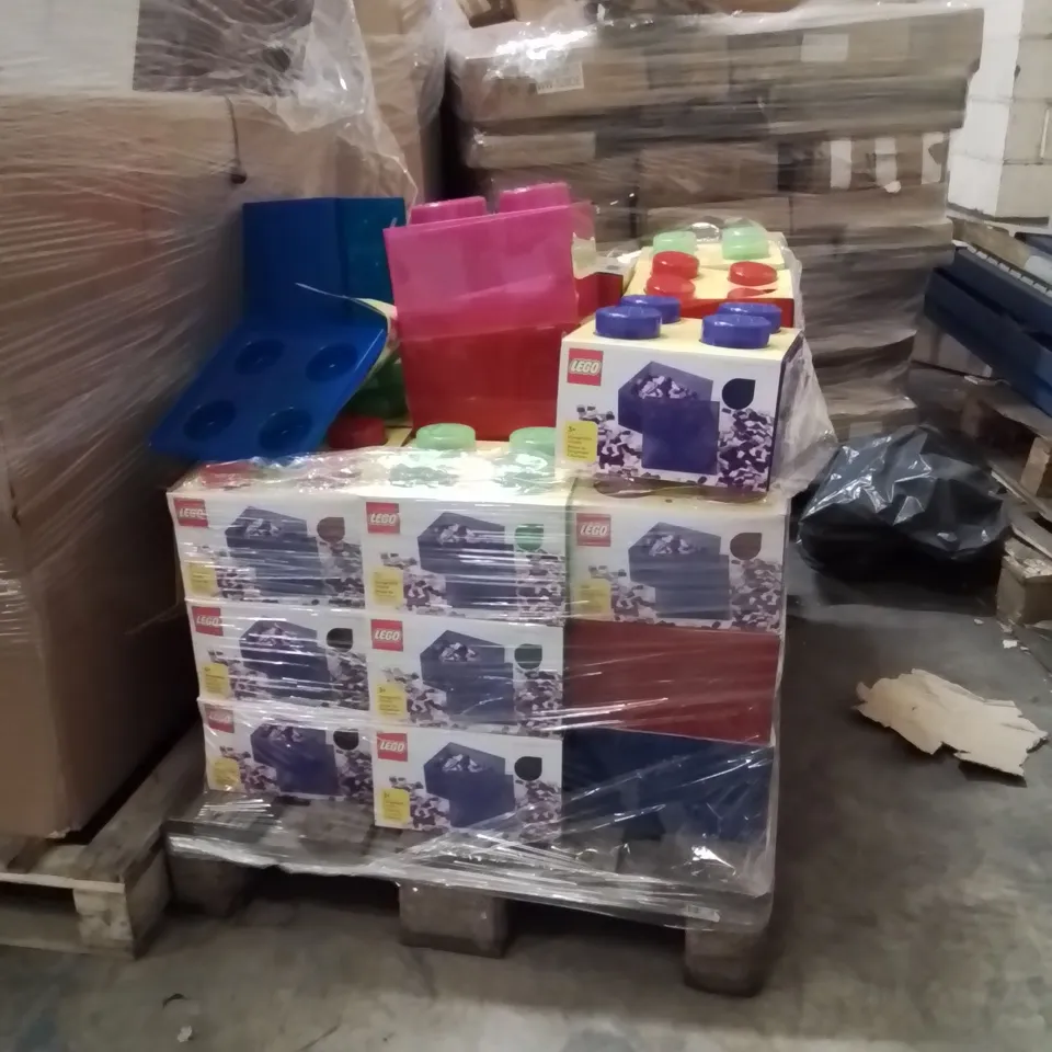PALLET TO CONTAIN A LARGE QUANTITY OF LEGO BRICKS