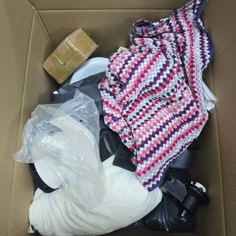 APPROXIMATELY 20 ASSORTED HOUSEHOLD PRODUCTS TO INCLUDE RAT GLUE , BLANKETS , WATER JUGS , ETC 