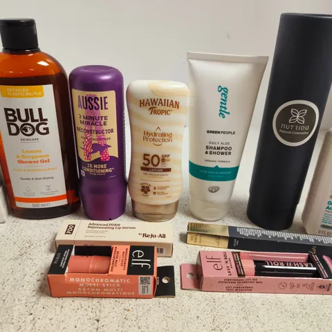 APPROX 12 ASSORTED BEAUTY PRODUCTS TO INCLUDE BULLDOG SHOWER GEL, AUSSIE CONDITIONER, CERA VE CLEANSER, ETC