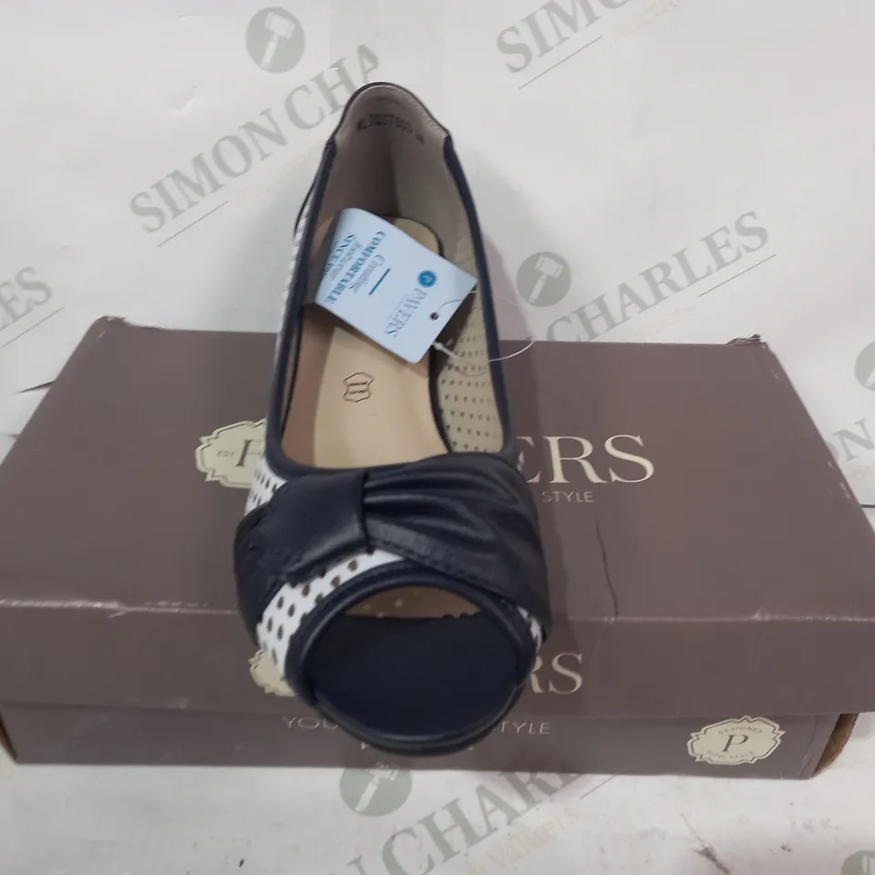 BOXED PAIR OF PAVERS WEDGE HEEL SLIP-ON SHOES IN WHITE/BLACK EU SIZE 38