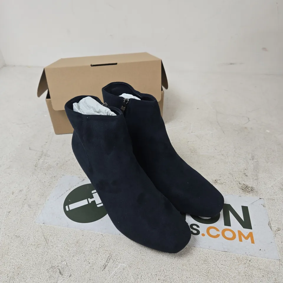WOMEN’S NAVY SUEDE ANKLE BOOTS – UK 8 (EU 41, US 10)