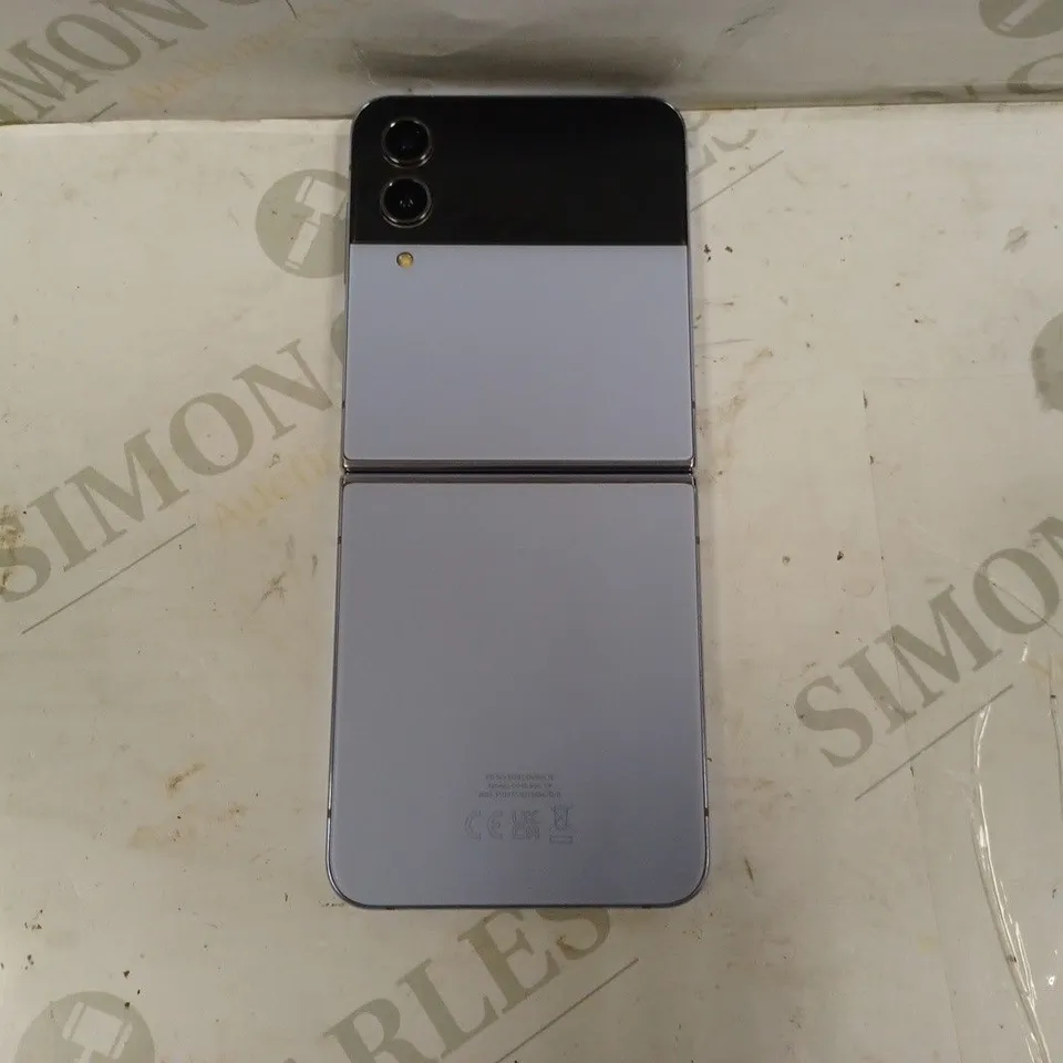 SAMSUNG Z FLIP 4