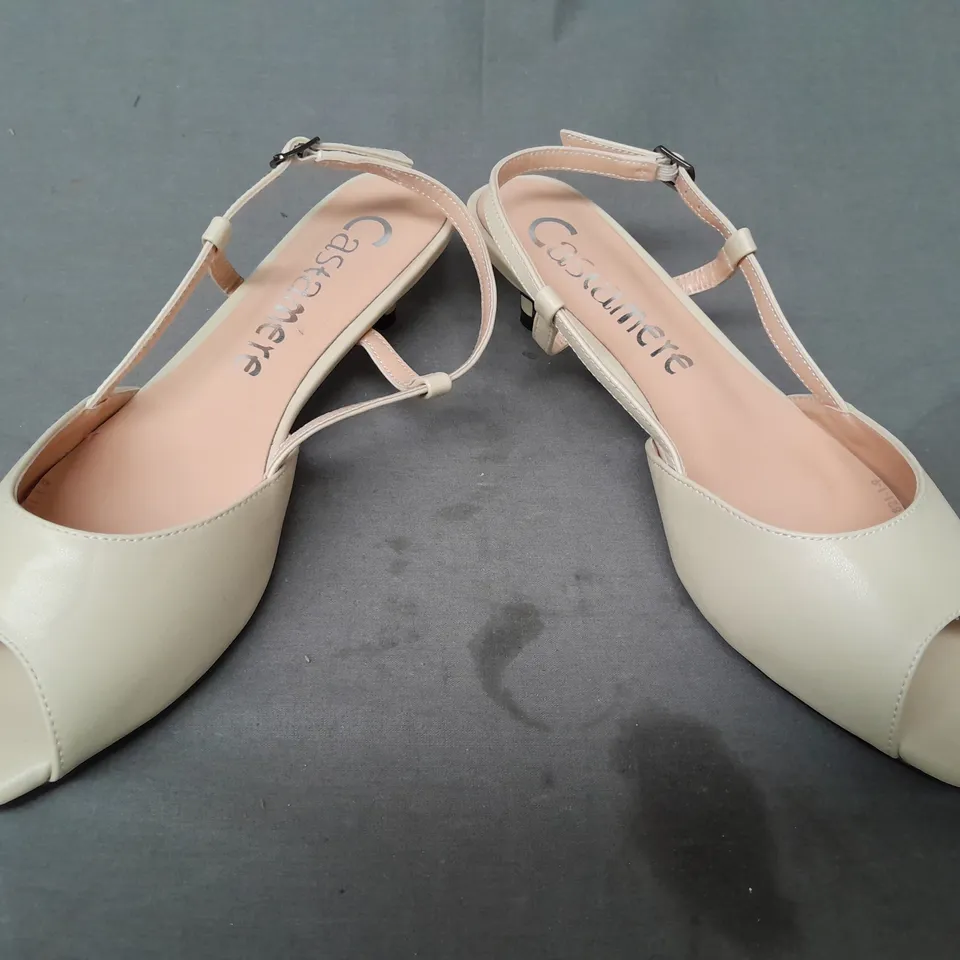 BOXED PAIR OF CASTAMERE PEEP TOE LOW HEEL SHOES IN NATURAL EU SIZE 40.5