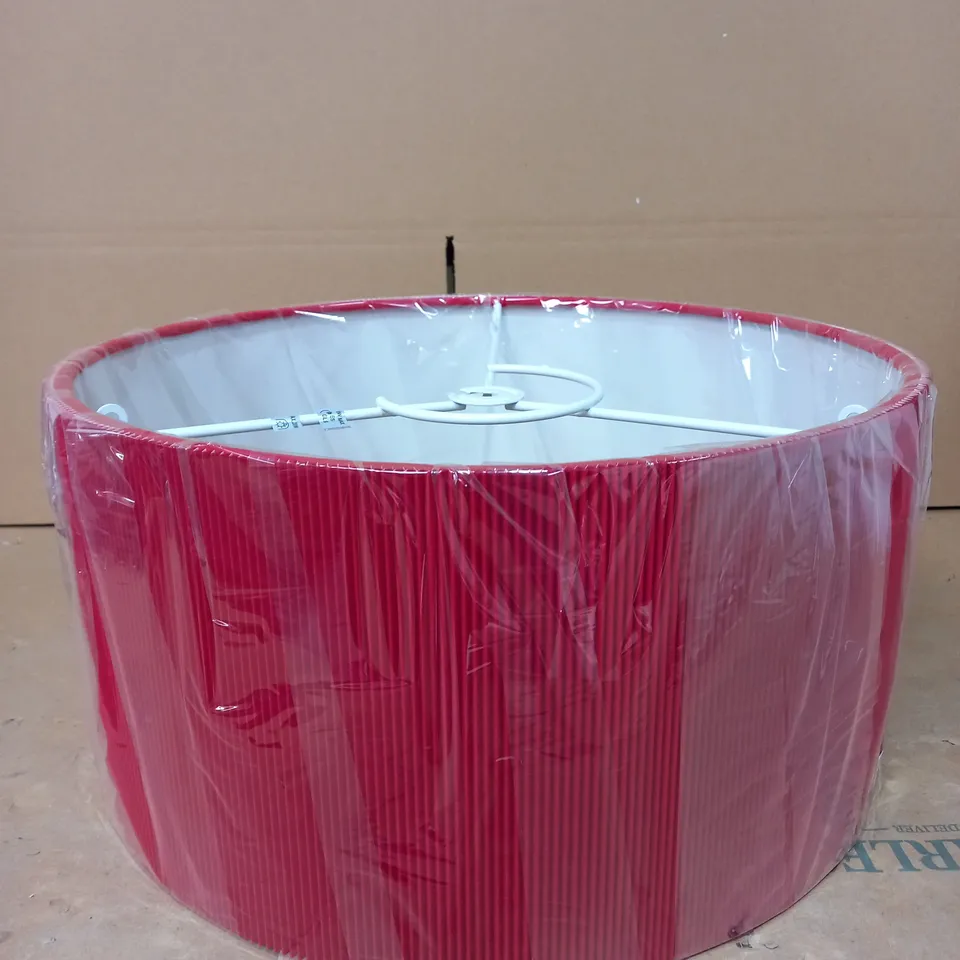 RED RIBBED LIGHTSHADE 40CM