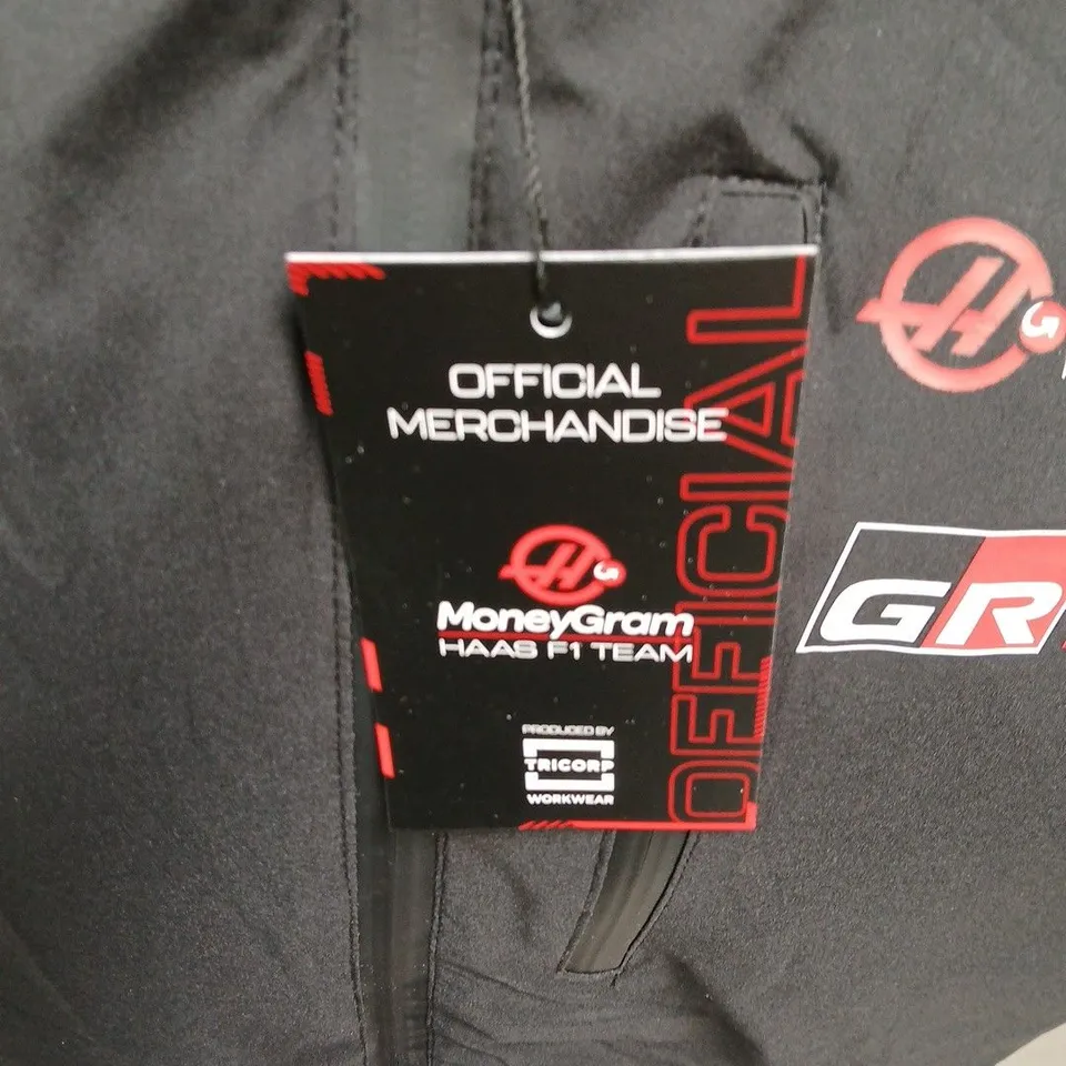 HAAS F1 TEAM OFFICIAL MERCHANDISE GILLET – MONEYGRAM, BLACK WITH RED TRIM, UK L