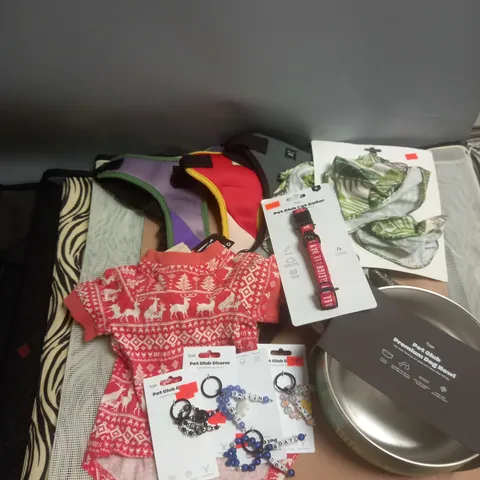 LARGE BOX OF APPROXIMATELY 50 PET ACCESSORIES TO INCLUDE DOGGY DUFFEL CARRIERS, PET HARNESSES, PET CLUB CHARMS ETC - COLLECTION ONLY