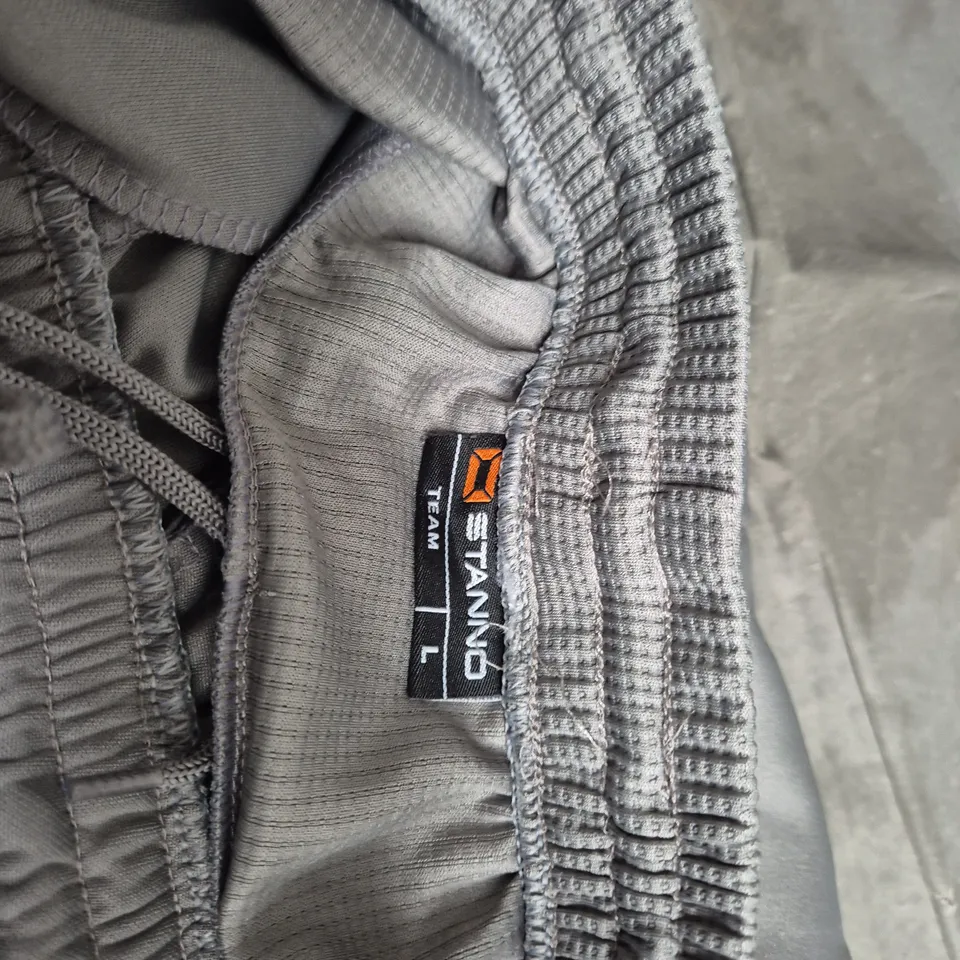 STANNO FOOTBALL TRACK PANTS – GREY, COVE FC CREST, SIZE L