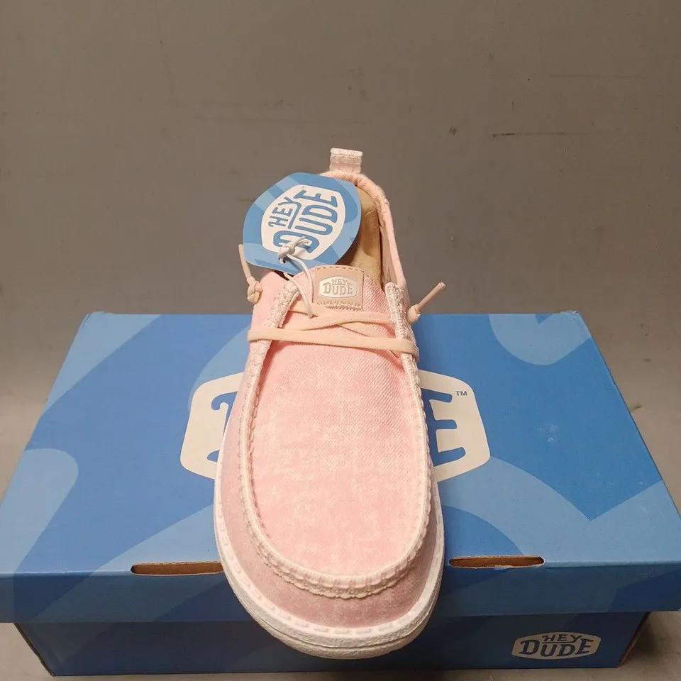 BOXED PAIR OF HEY DUDE WENDY SURF WASH SHOES - UK SIZE 5
