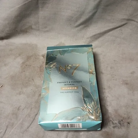 NO7 THE PERFECT TRIO PROTECT AND PERFECT INTENSE GIFT SET