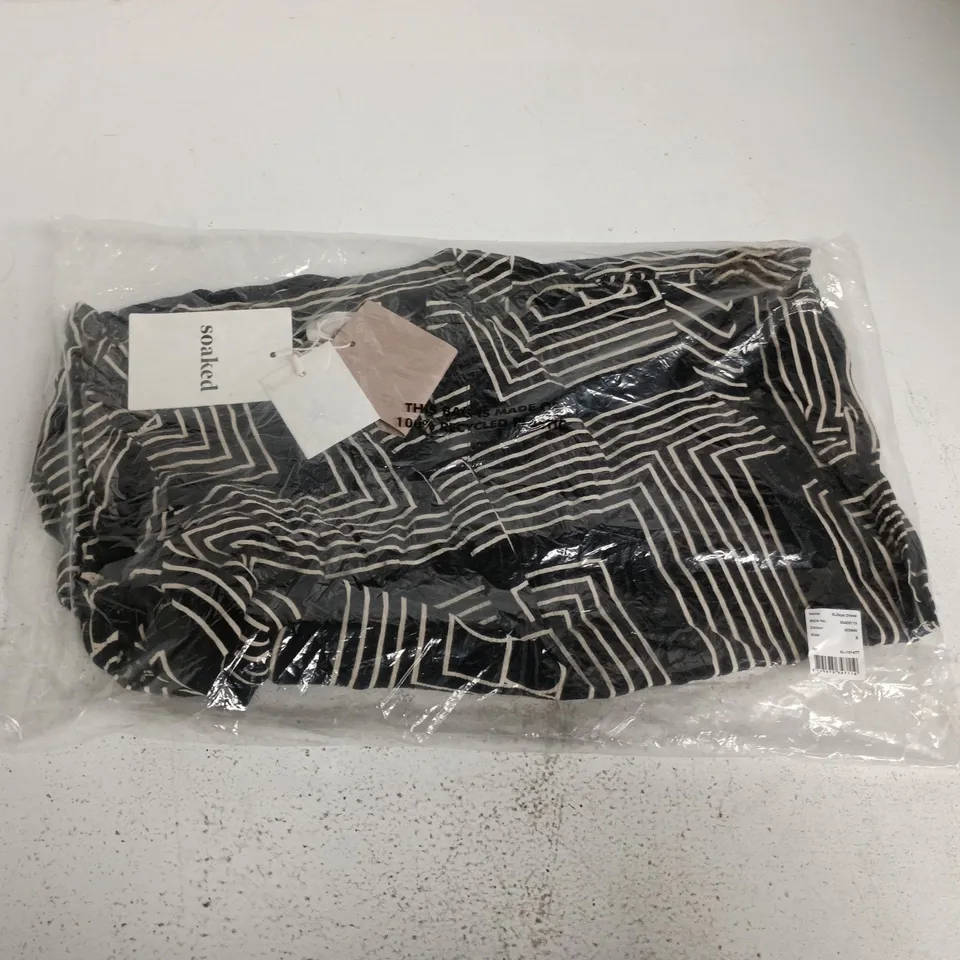 BAGGED SOAKED SL ZAYA DRESS IN BLACK STRIPES - SMALL