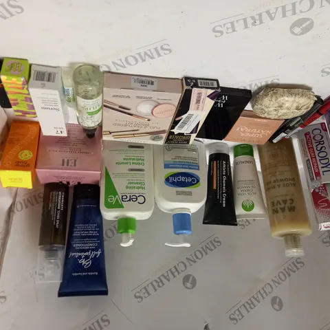 LOT OF BEAUTY ITEMS TO INCLUDE CORSODYL TOOTHPASTE, ETC
