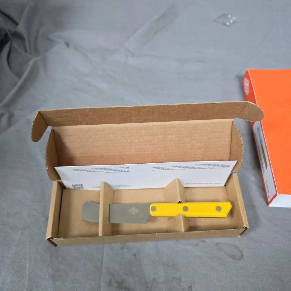 BUTTER KNIFE WITH YELLOW LINEN MICARTA HANDLE – 75MM BLADE, STAINLESS STEEL