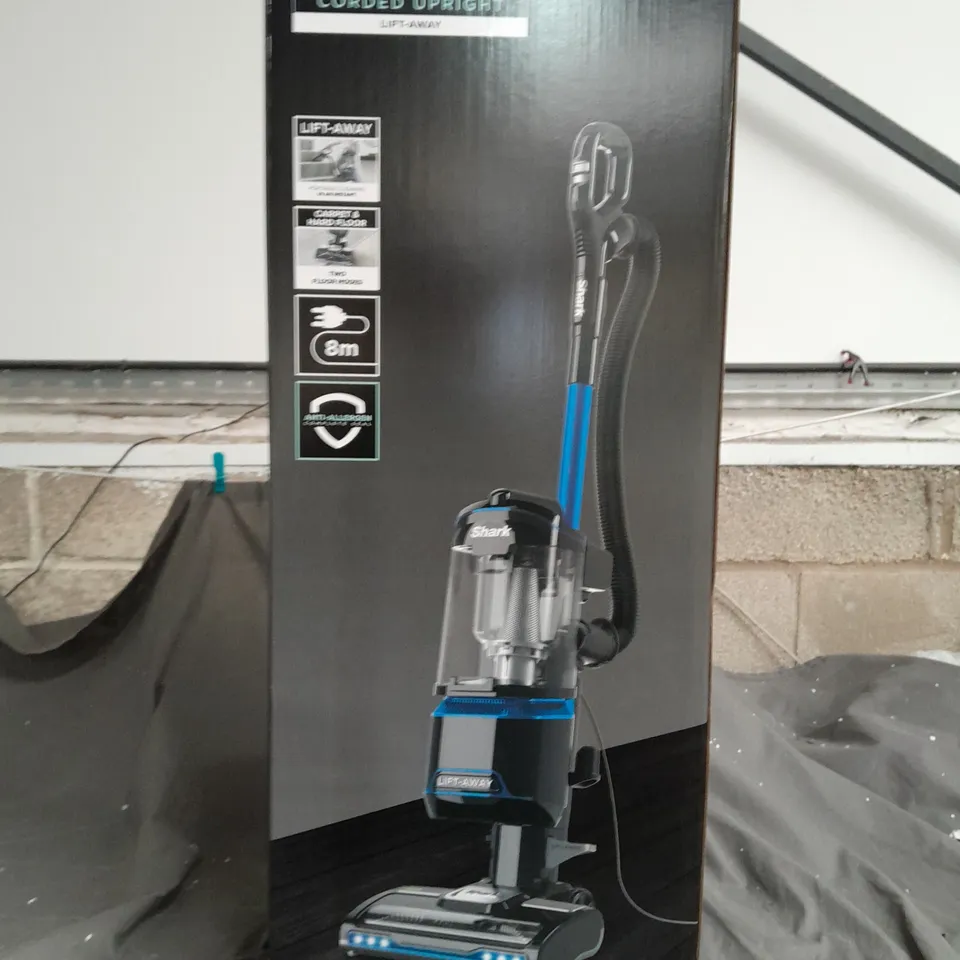 SHARK LIFT AWAY UPRIGHT VACUUM CLEANER - COLLECTION ONLY 