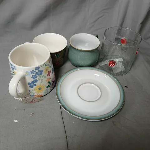 APPROXIMATELY 10 ASSORTED FRAGILE HOUSEHOLD ITEMS TO INCLUDE SMALL PLATES, MUGS, GLASSES, ETC - COLLECTION ONLY