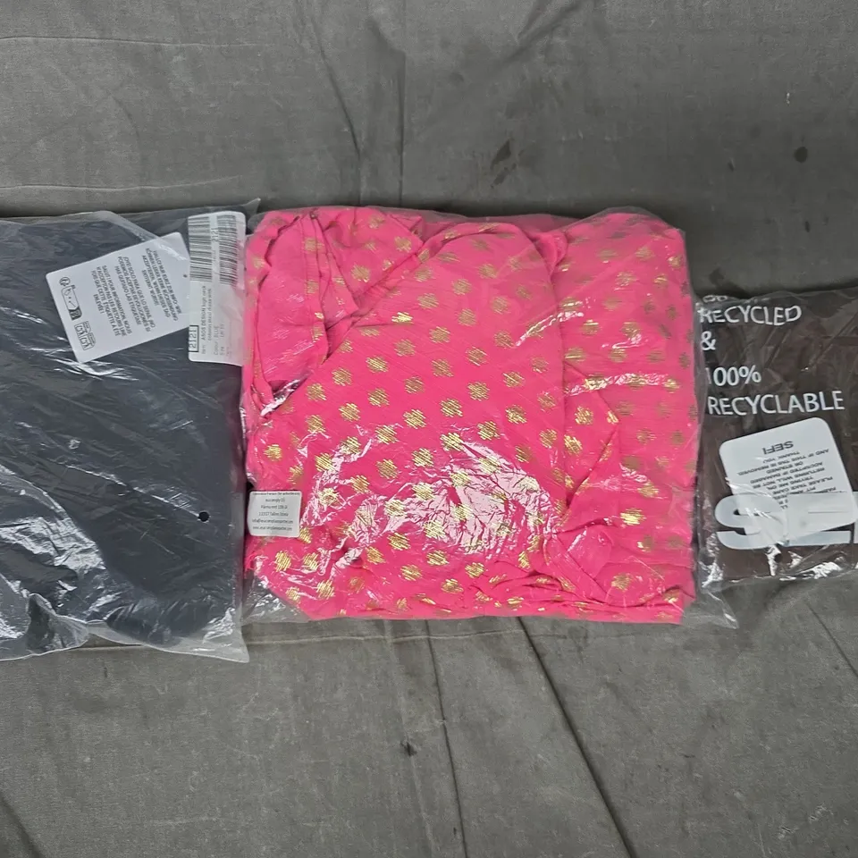 APPROXIMATELY 25 ASSORTED CLOTHING AND FASHION PRODUCTS IN VARIOUS STYLES AND SIZES - COLLECTION ONLY