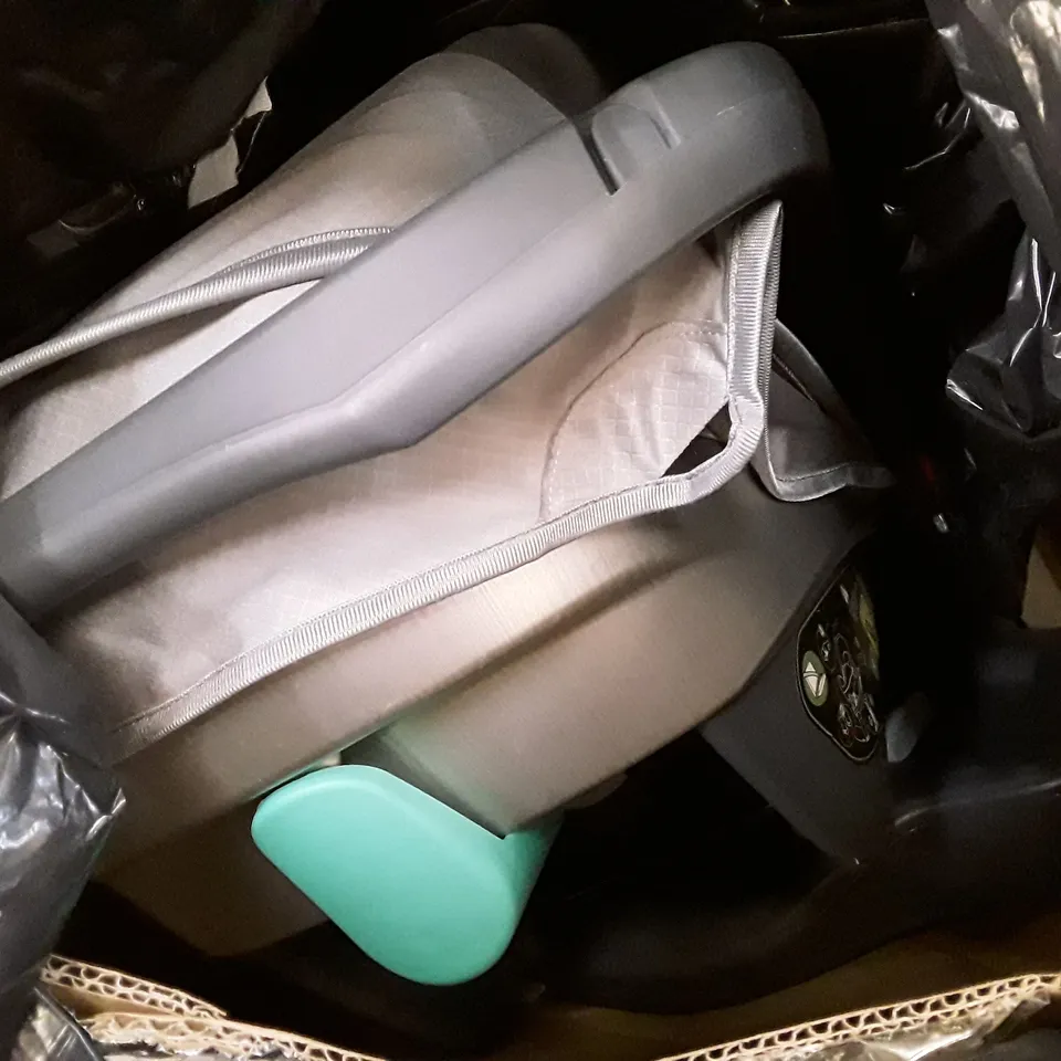 OYSTER 3 LUXURY PUSHCHAIR BUNDLE - SPEARMINT (3 BOXES)