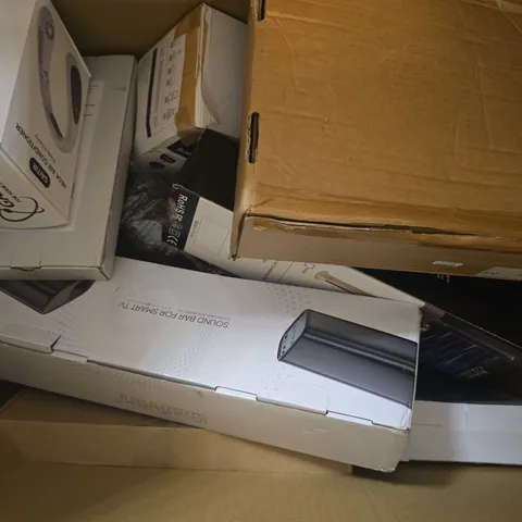 BOX OF APPROXIMATELY 10 ASSORTED HOUSEHOLD ELECTRICAL ITEMS