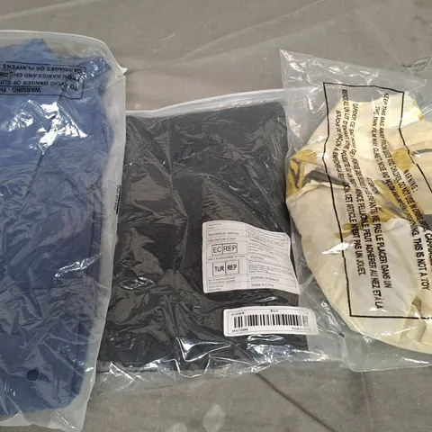 BOX OF APROX 20 ASSORTED CLOTHING ITEMS IN VARIOUS STYLES, SIZES AND COLOURS - COLLECTION ONLY