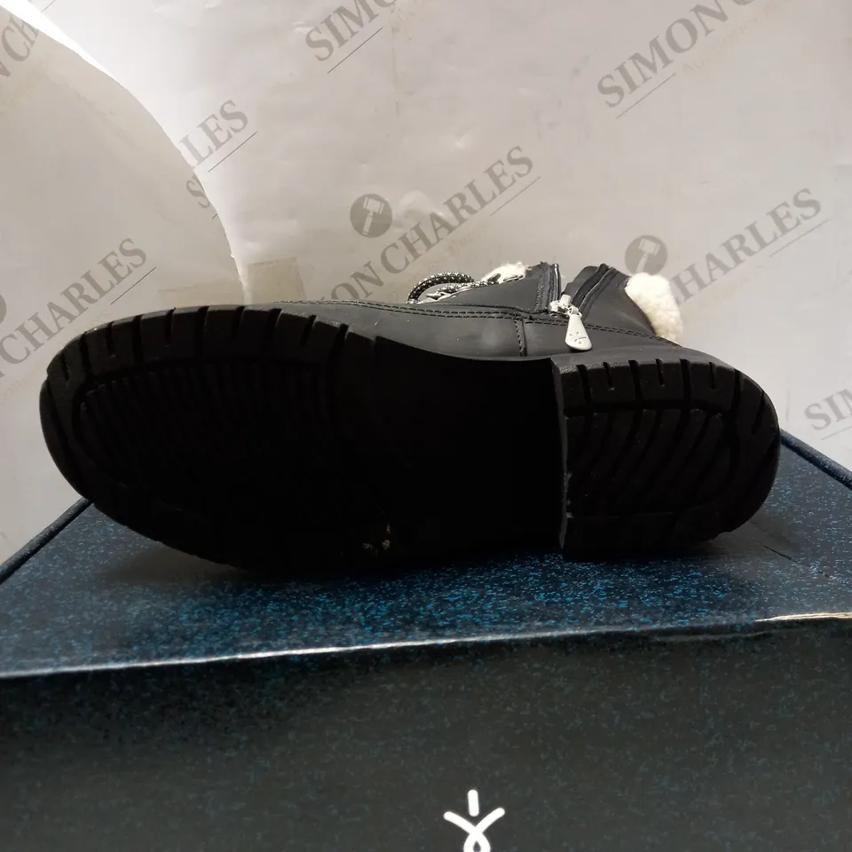 EMU WATERPROOF BOOTS - SIZE 5