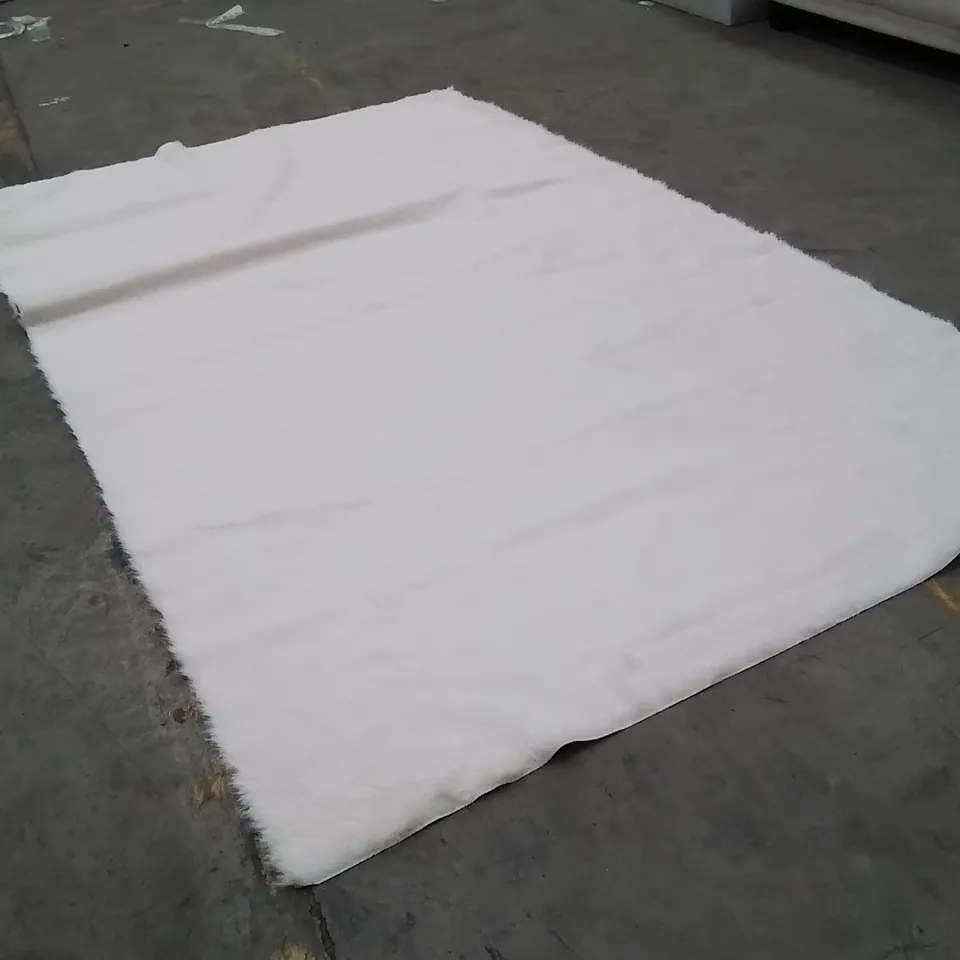 QUALITY DESIGNER AREA RUG APPROXIMATELY 290X180CM