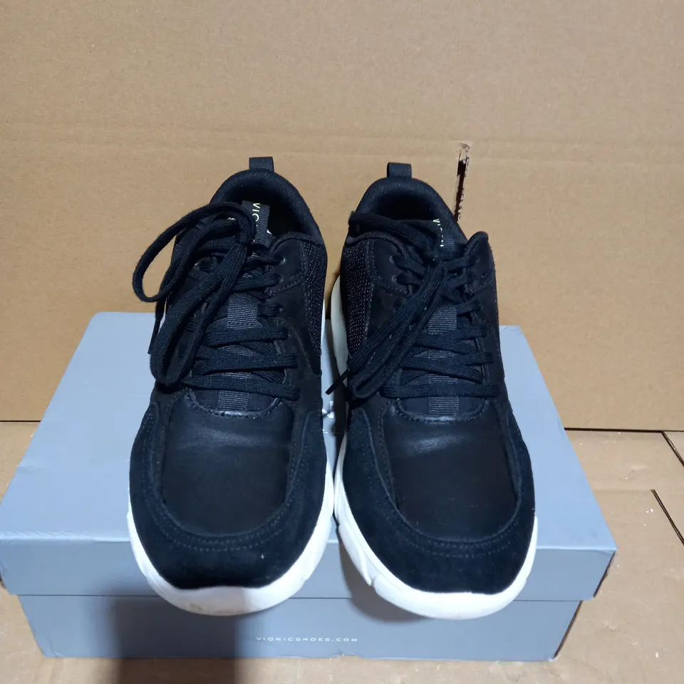 VIONIC BLACK LACE TRAINERS - SIZE 6.5