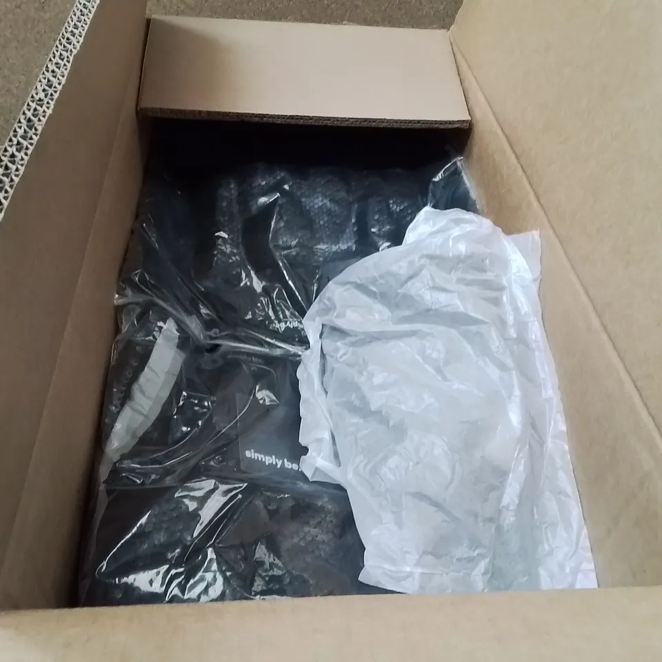 BOXED BRAND NEW APPROXIMATELY 18 SIMPLY BE SEQUIN TOP BLACK SIZE 20