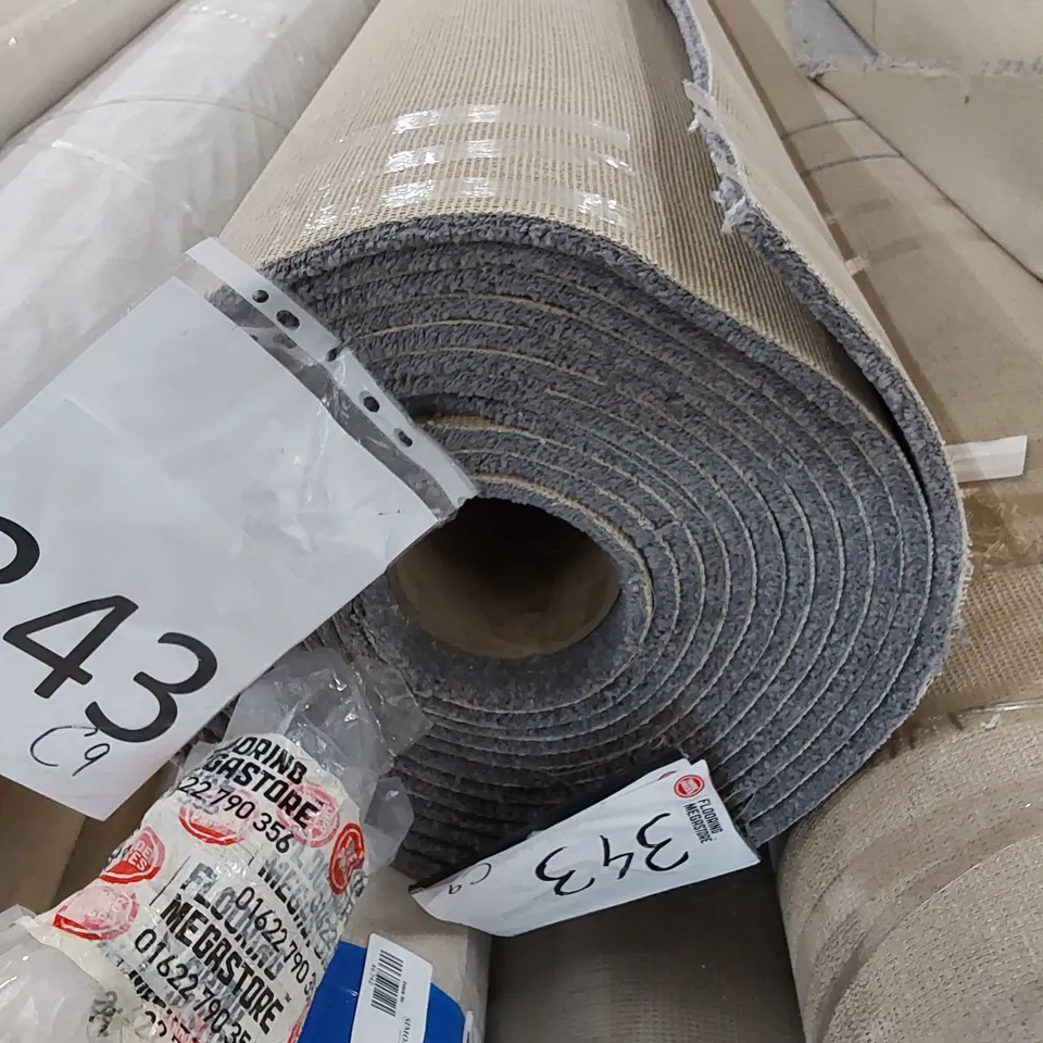 ROLL OF QUALITY PRIMO VETRO PUMICE CARPET // SIZE: APPROXIMATELY 4 X 9.3m