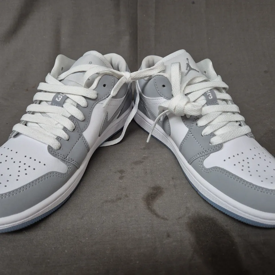 BOXED PAIR OF NIKE WOMEN'S AIR JORDAN 1 LOW SHOES IN GREY/WHITE UK SIZE 3.5