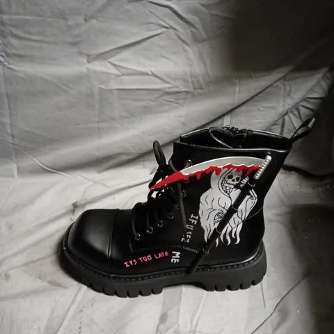 KOI BLACK LEATHER COMBAT BOOT WITH SKELETON GRAPHIC – LUG SOLE, SIDE ZIP-SIZE UK 6