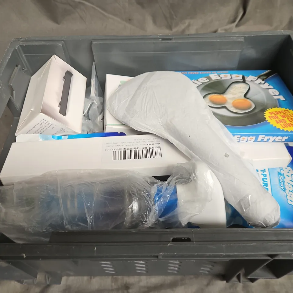 APPROXIMATELY 10 ASSORTED HOUSEHOLD ITEMS TO INCLUDE - SHOWER HEADS , MOUNT BRACKETS , ETC 