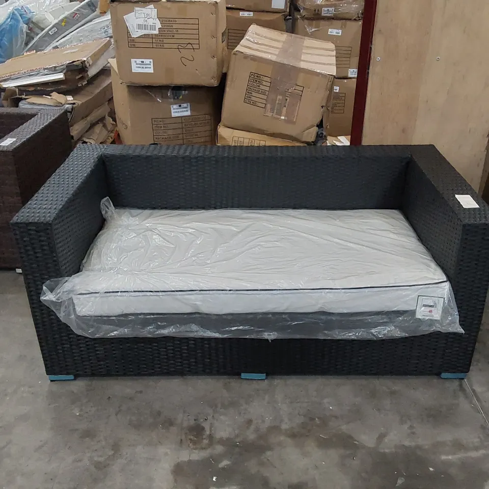 DESIGNER BLACK RATTAN GARDEN/PATIO SOFA 