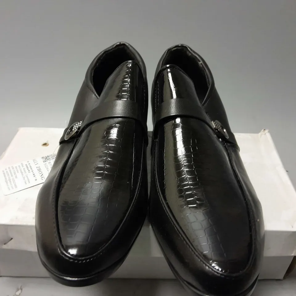 APPROXIMATELY 9 BOXED PAIRS OF SALLY ZHONG HEELED BUCKLED SHOES IN BLACK IN VARIOUS SIZES