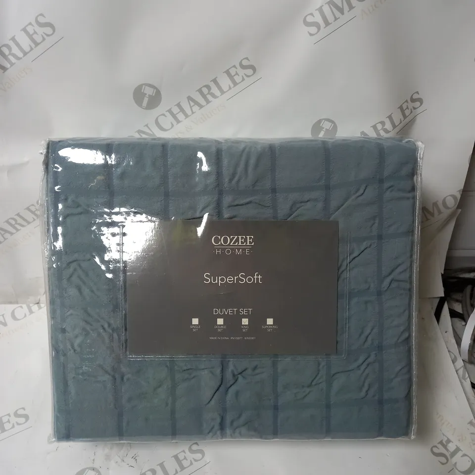 BOXED COZEE HOME SUPERSOFT DUVET SET IN NAVY - KING SIZE