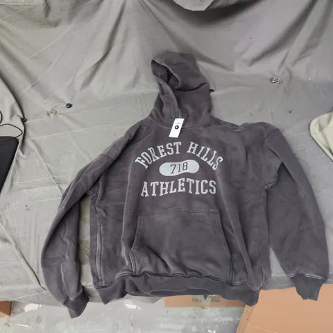 HOLLISTER HOODIE – BOXY FIT, FOREST HILLS ATHLETICS DESIGN, XL