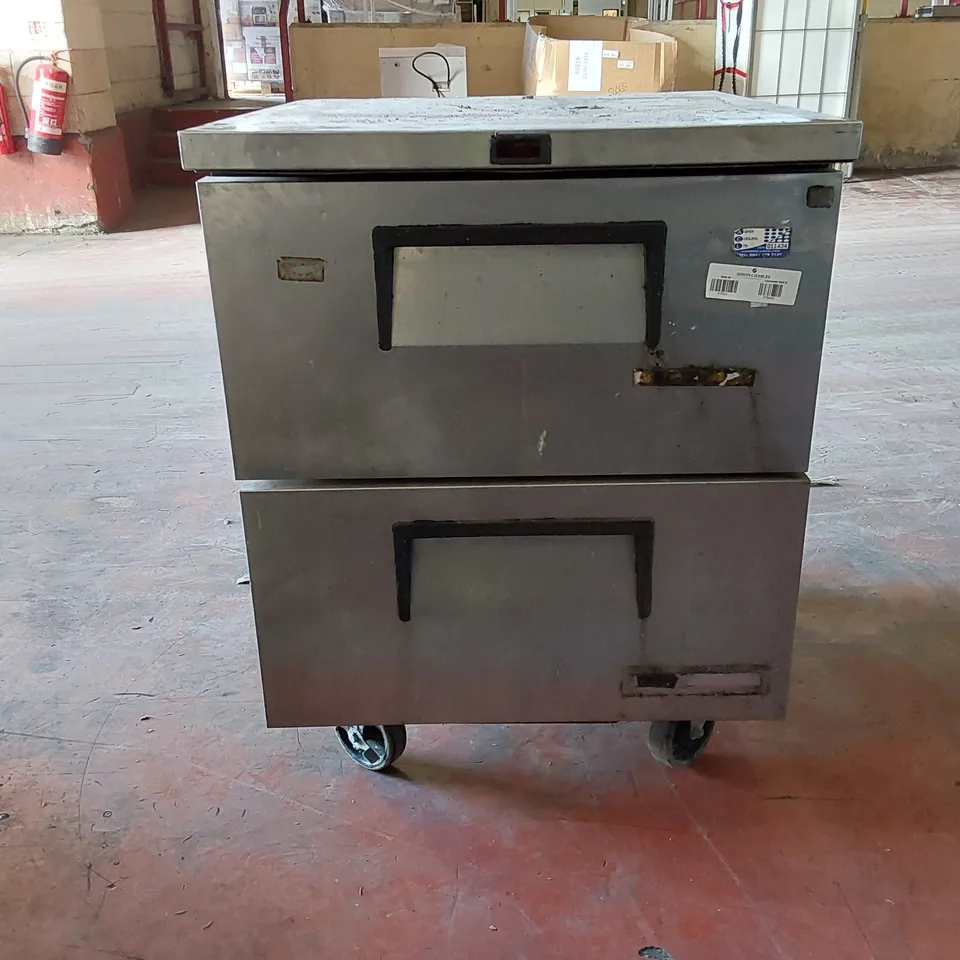 COMMERCIAL REFRIGERATOR UNIT