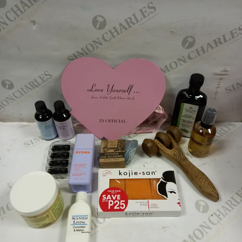 BOX OF APPROXIMATELY 20 ASSORTED HEALTH & BEAUTY PRODUCTS TO INCLUDE WOODEN ROLLER MASSAGE TOOL, BYOMA MOISTURISER RICH CREAM, HRISTINA HAIR MASK ETC