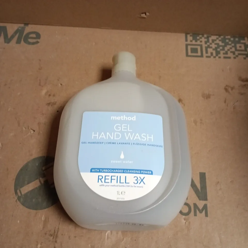 APPROXIMATELY 20 ASSORTED COSMETIC ITEMS INCLUDING METHOD GEL HAND WASH , IMPERIAL LEATHER BATH SOAK AND CHAMBERS HAIR GROWTH SCALP TREATMENT 