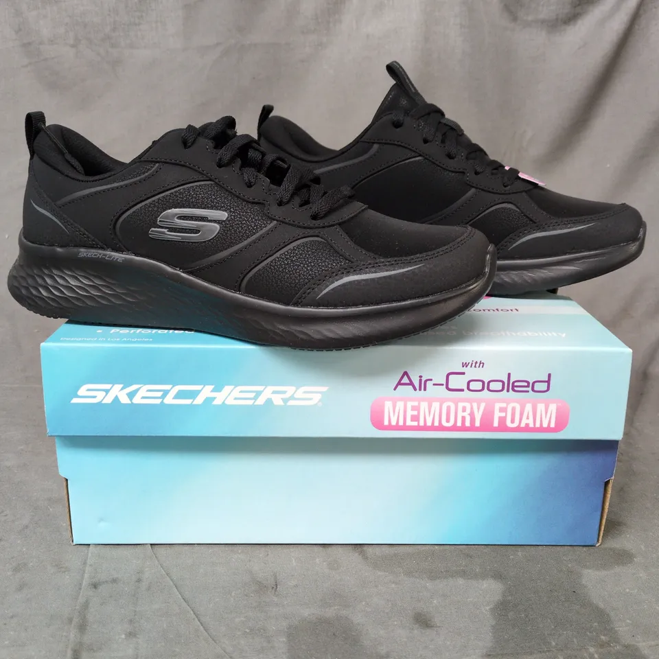 BOXED PAIR OF SKECHERS TRAINERS IN BLACK SIZE 6