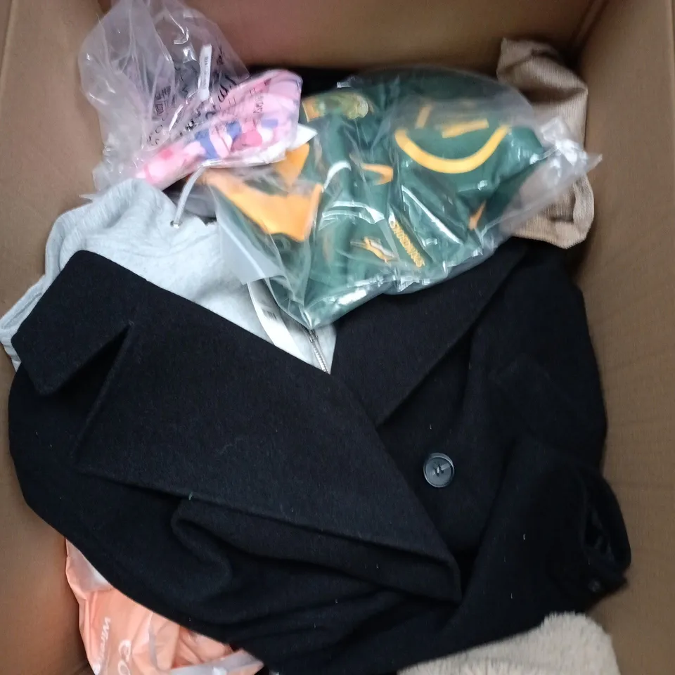 BOX OF APPROXIMATELY 20 ASSORTED CLOTHING ITEMS TO INCLUDE COAT, SOCKS, DRESS, ETC