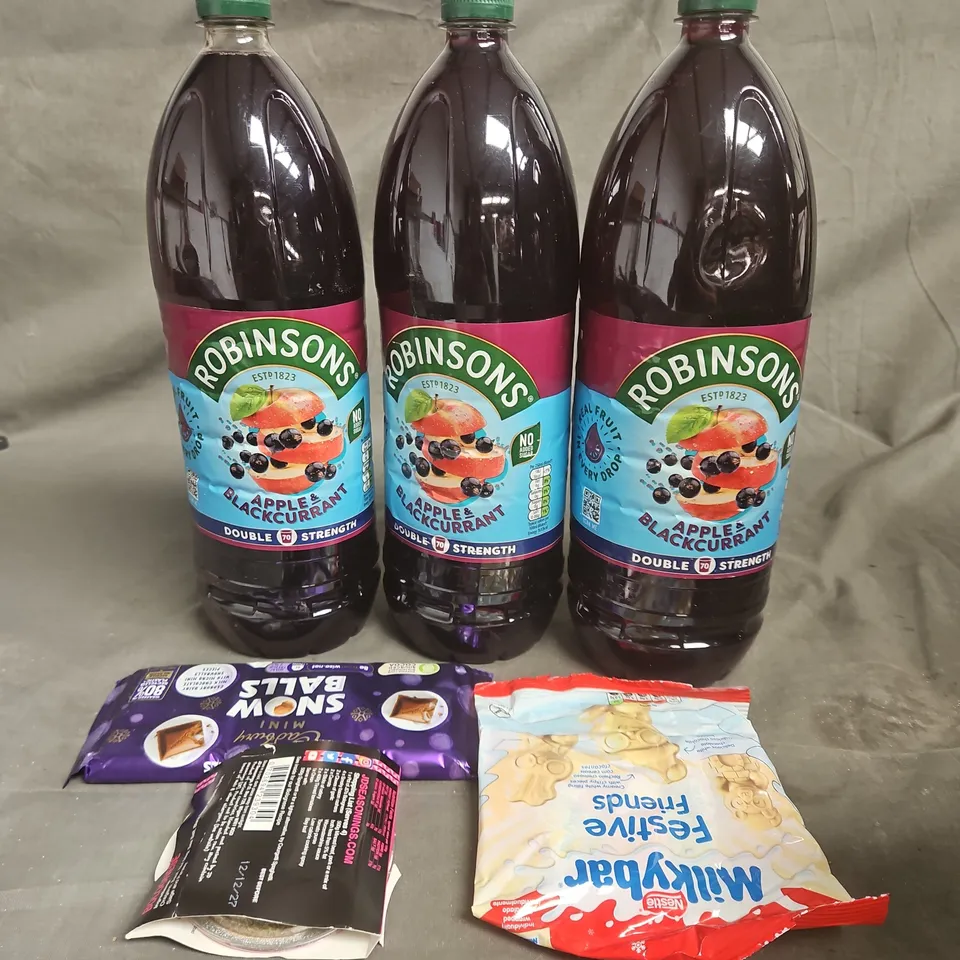 TOTE OF APPROXIMATELY 11 ASSORTED FOOD AND DRINK ITEMS TO INCLUDE ROBINSONS CORDIAL , DAIRY MILK CHOCOLATE , BOLOGNESE SEASONING , ETC