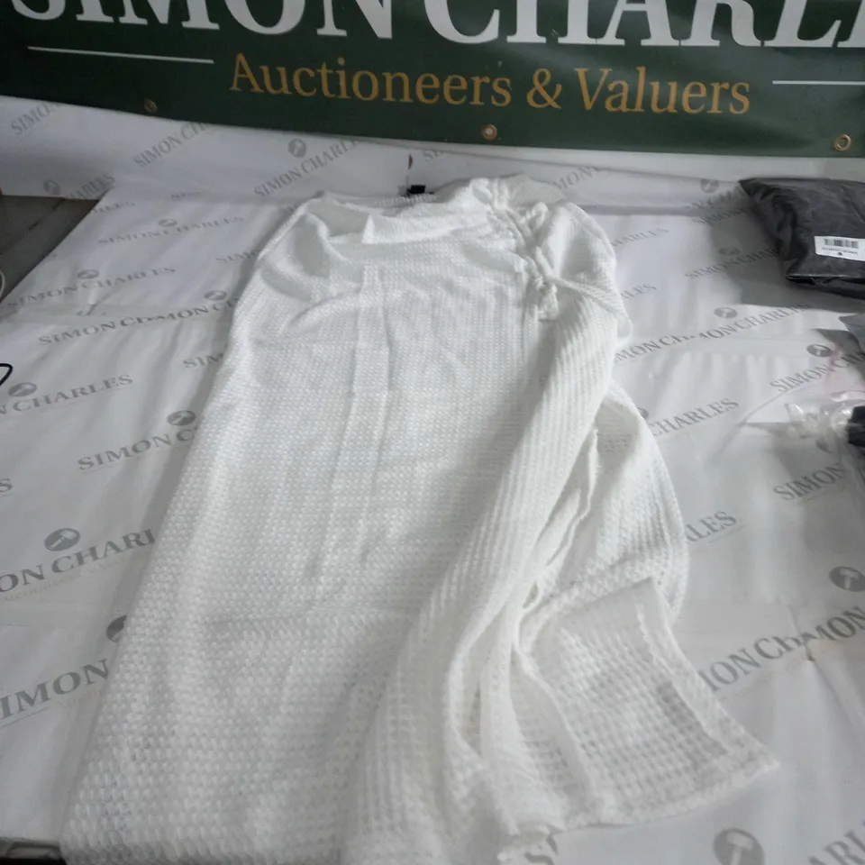 PRETTY LITTLE THING WHITE SPLIT MAXI SIZE 12