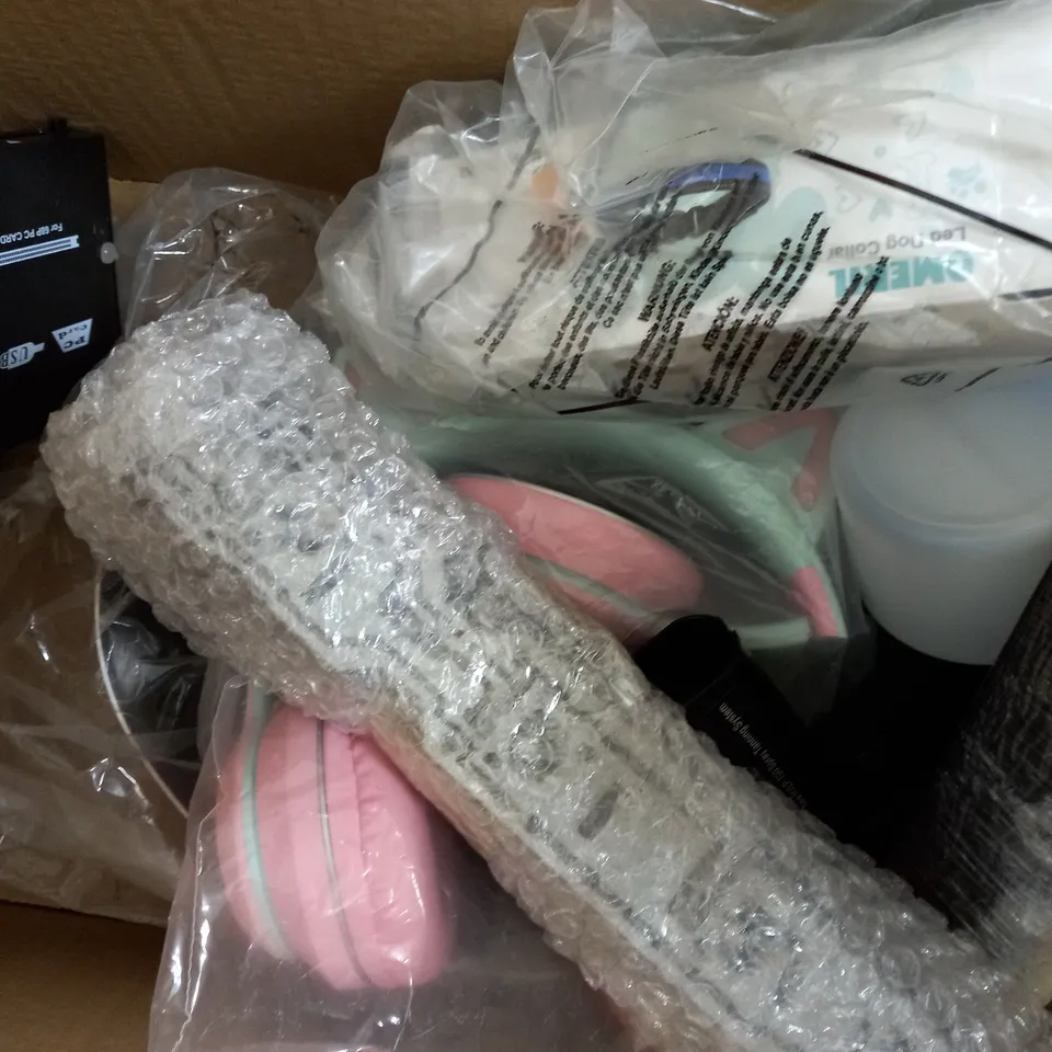 APPROXIMATELY 10 ASSORTED ITEMS TO INCLUDE KVIDIO WIRELESS HEADPHONES, ANIMAL TAG READER, MULTI-FUNCTION CHARGER ETC. 