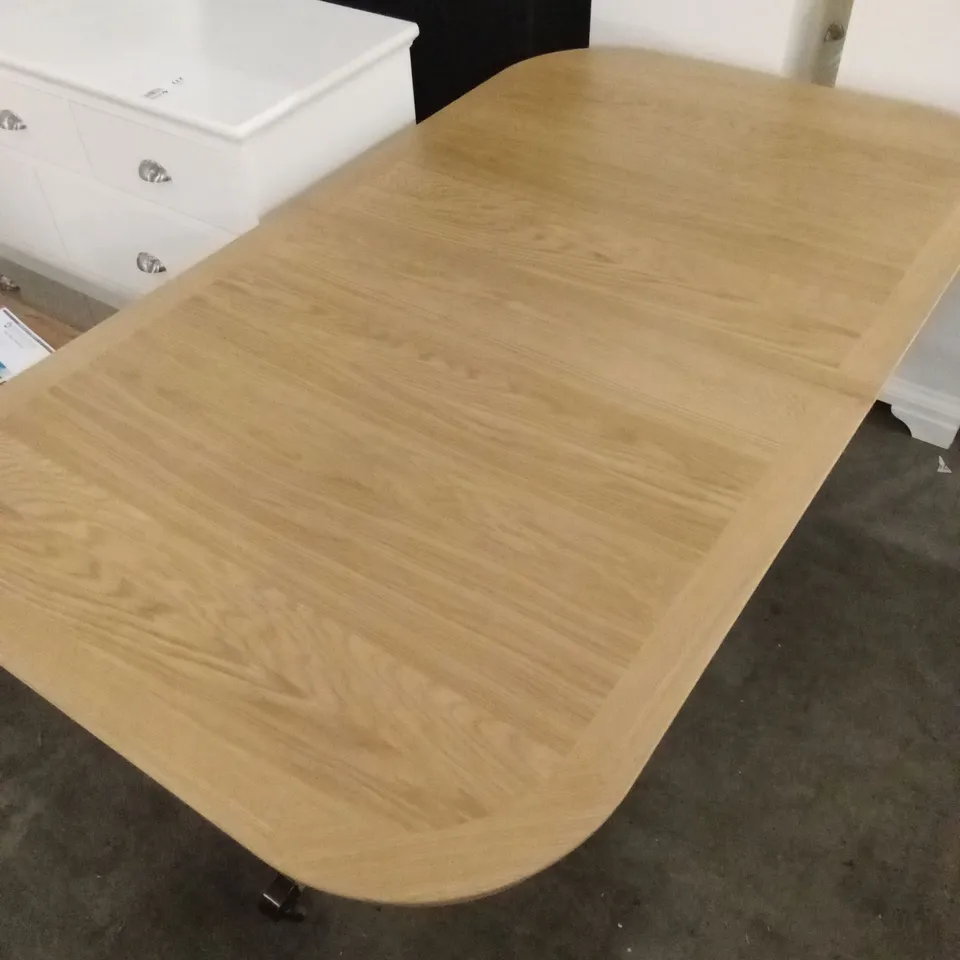 QUALITY DESIGNER 6-8 SEATER EXTENDABLE MOBILE DINING TABLE ON CASTORS
