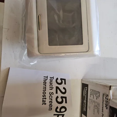FIVE BOXED TOUCHSCREEN PROGRAMMABLE THERMOSTATS Model 5259P