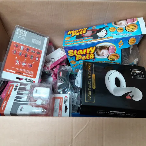 APPROXIMATELY 30 ASSORTED HOUSEHOLD GOODS TO INCLUDE UNIVERSAL POWER ADAPTER, INFLATABLE SWIM RING, AND KEYRINGS ETC. 