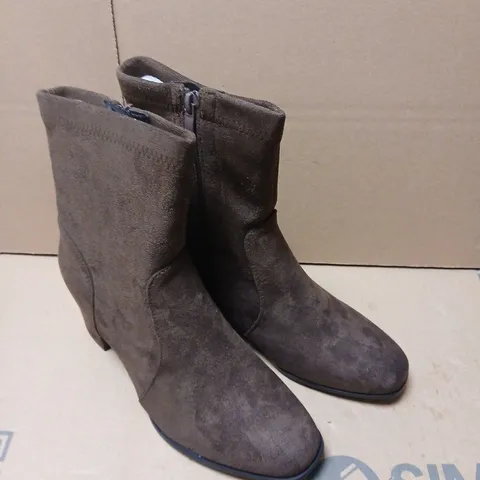 CHLOE BROWN SUEDE ANKLE BOOTS – UK SIZE 8