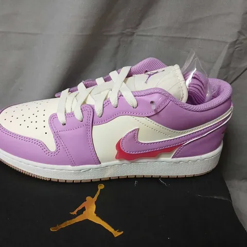 NIKE AIR JORDAN 1 LOW SE (GS) UK 5Y – RUSH FUCHSIA / FUSION RED SNEAKERS