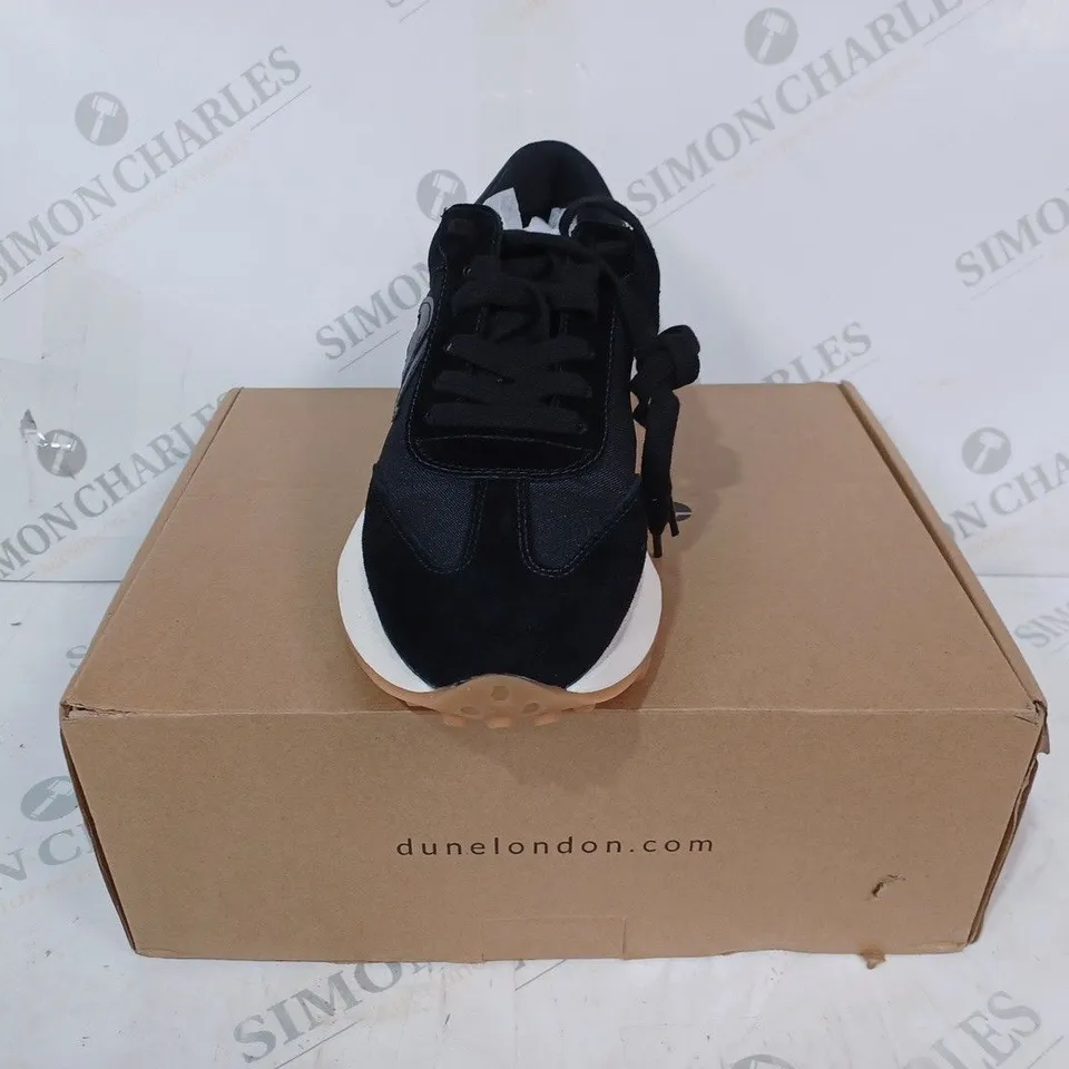BOXED PAIR OF DUNE LONDON EMBOSSE LEATHER LACE UP SHOES IN BLACK/WHITE SIZE 7