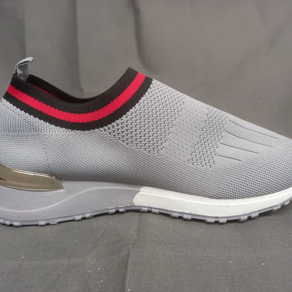 BOXED PAIR OF DESIGNER TRAINERS IN GREY UK SIZE 8